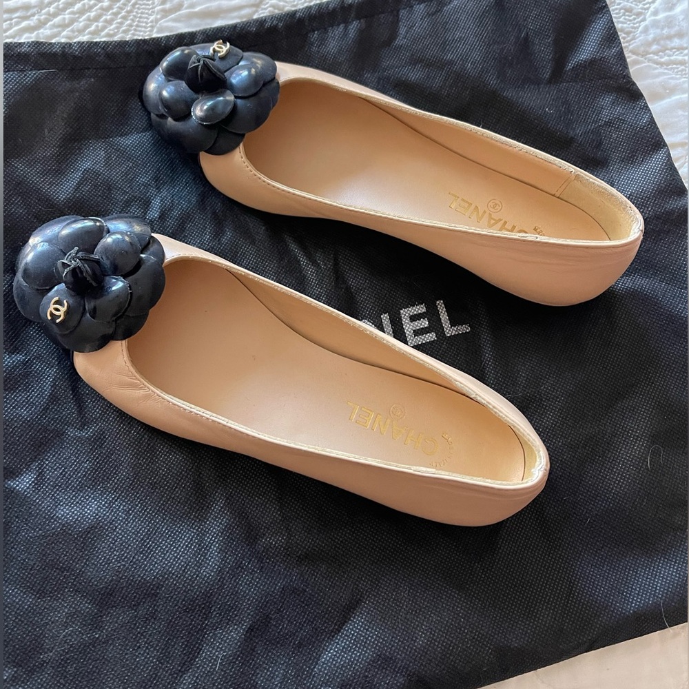 Two tone leather flats